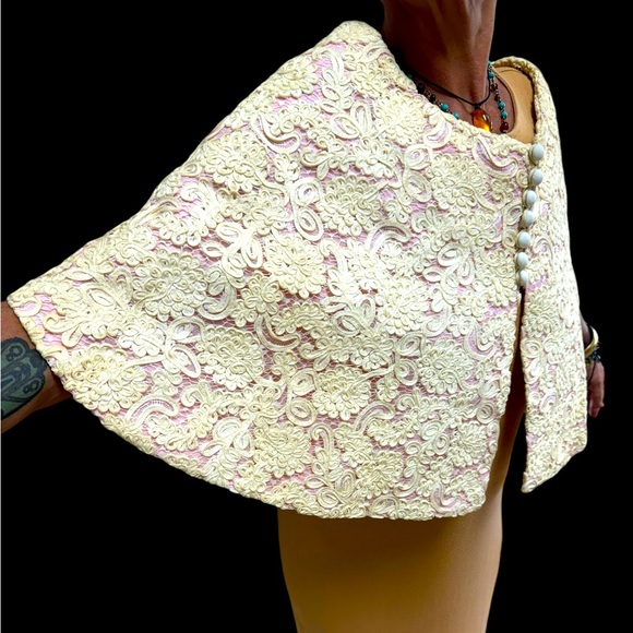 Antique Lace Caplet - Picture 2 of 7